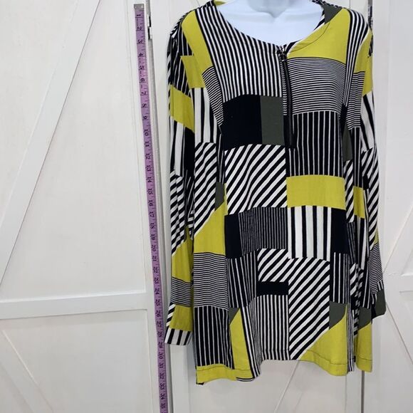 Ulla Popken Geometric Black White & Green Blouse Size 20 / 22 - Picture 7 of 10